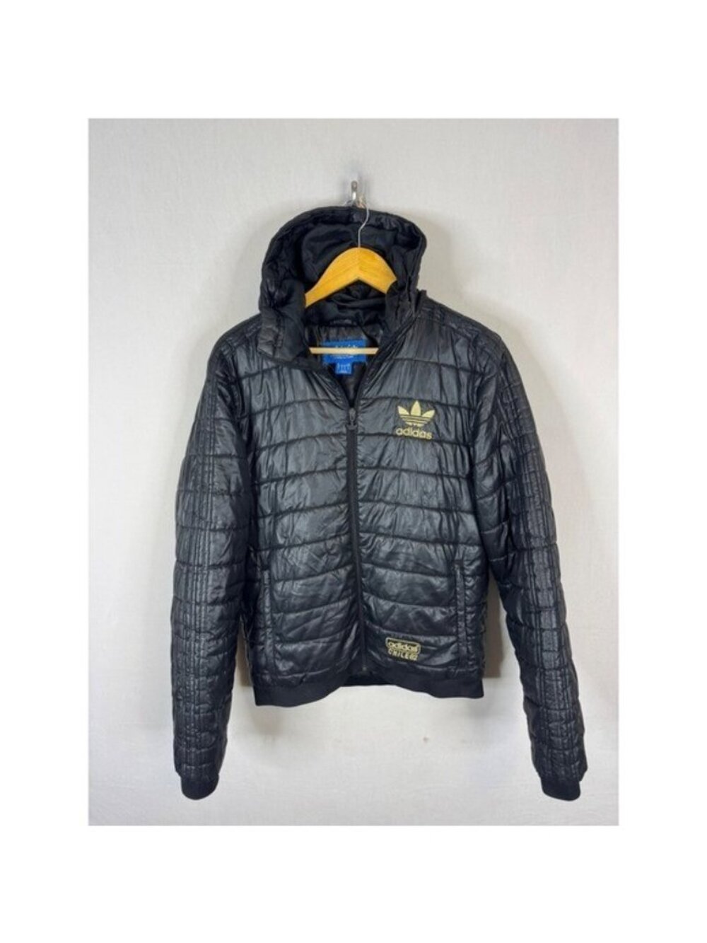 Adidas Chile 62 Mens Hooded Puffer Jacket Black Gold Trefoil Men M